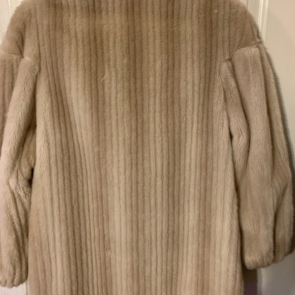 COPY - Stunning Vintage ILGWV Fur Coat/Jacket - Picture 5 of 14